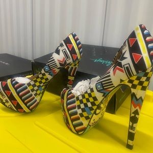 Taylor Says Forever Young Roddie Navaho Heels Size 7.5